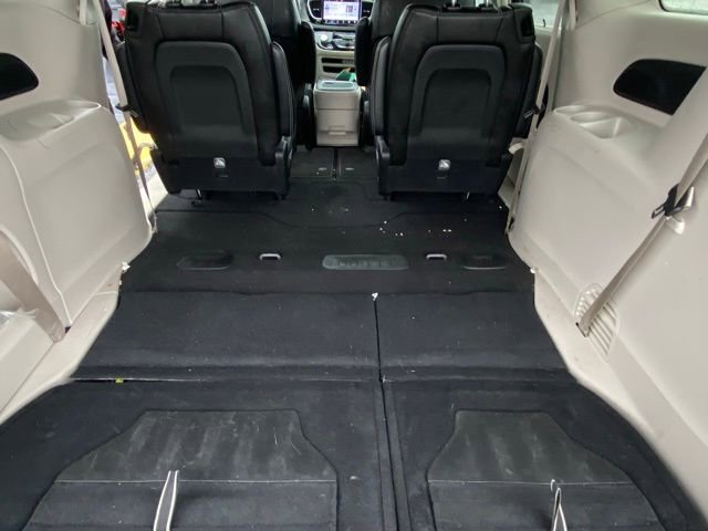 Used 2023 Chrysler Pacifica Touring-L image 26