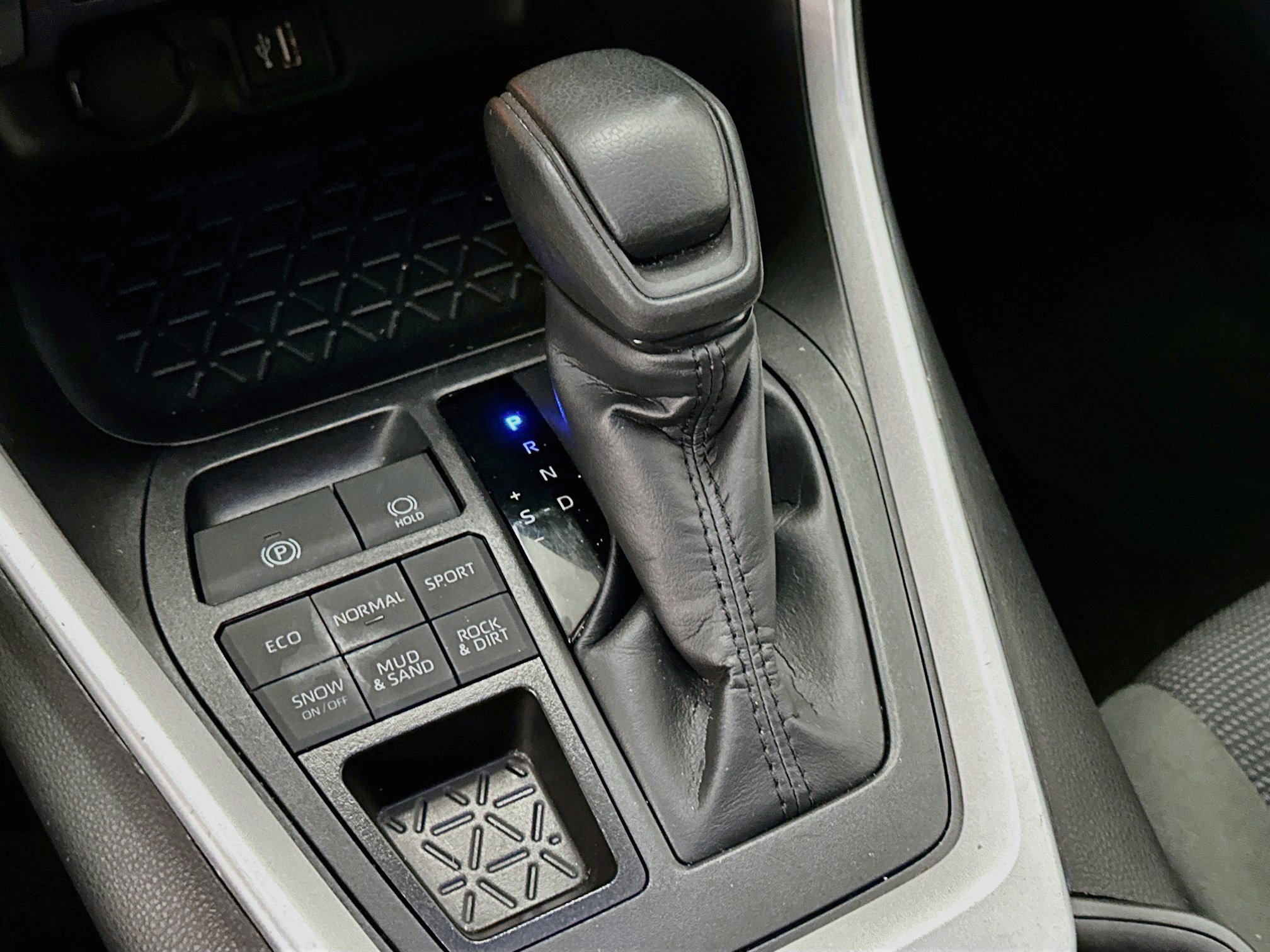 Used 2025 Toyota RAV4 LE AWD/4WD image 25