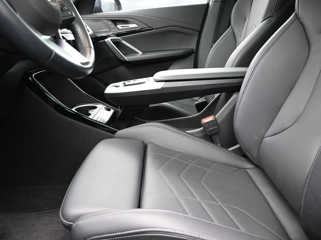 Certified 2025 BMW X2 xDrive28i image 13