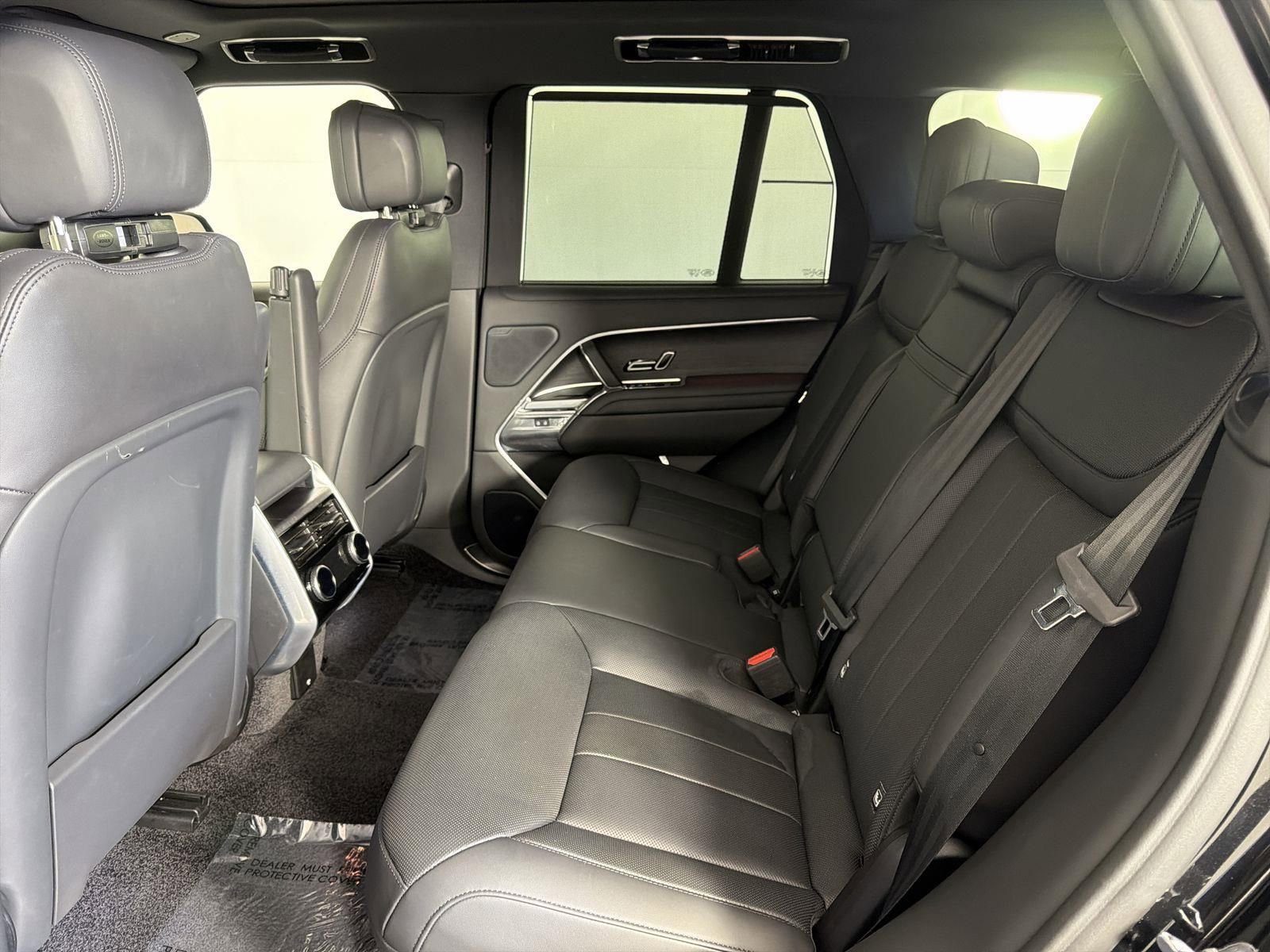 Certified 2025 Land Rover Range Rover SE image 25