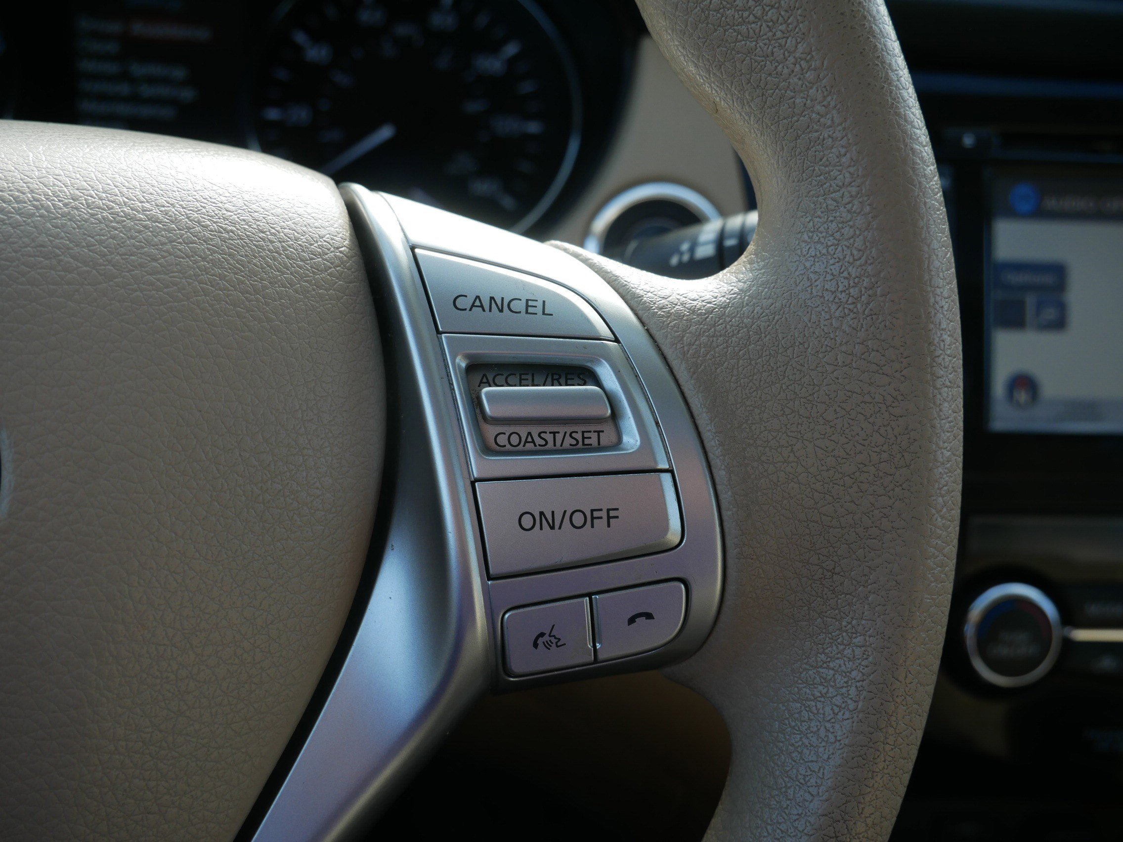 Used 2014 Nissan Rogue SV w/ SV Premium Package image 29