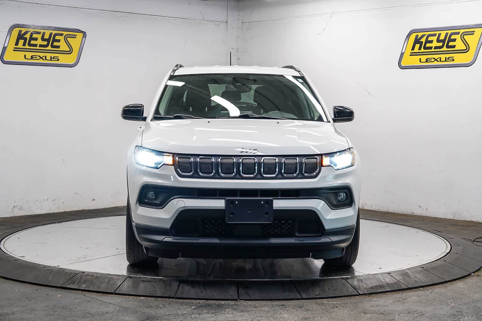 Used 2022 Jeep Compass Latitude FWD image 6