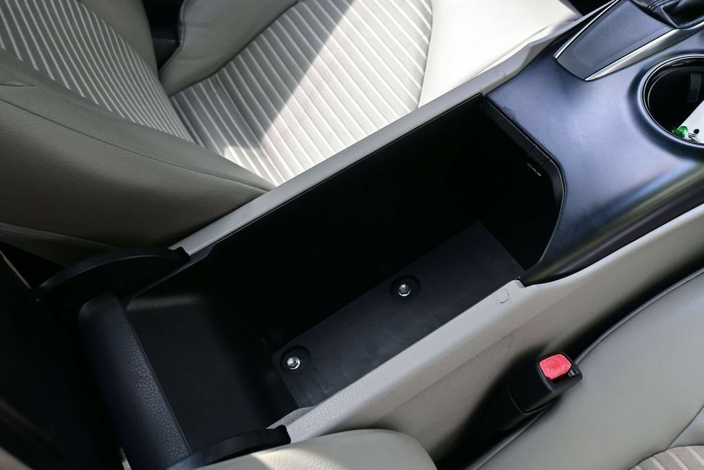 Used 2018 Toyota Camry SE w/ Moonroof Package FWD image 43