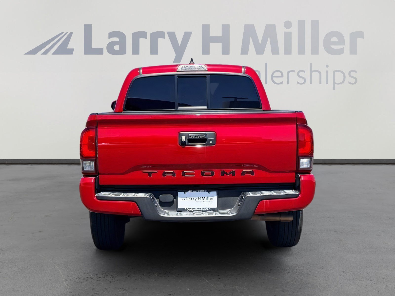 Used 2020 Toyota Tacoma SR RWD image 5
