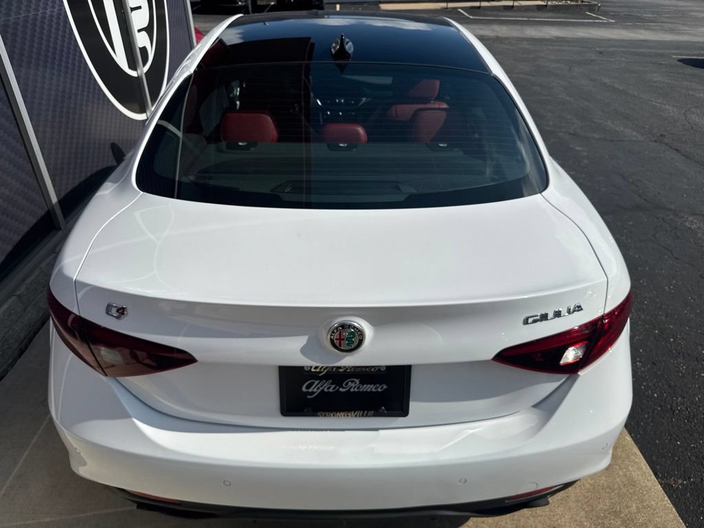 Used 2023 Alfa Romeo Giulia Veloce AWD/4WD image 11
