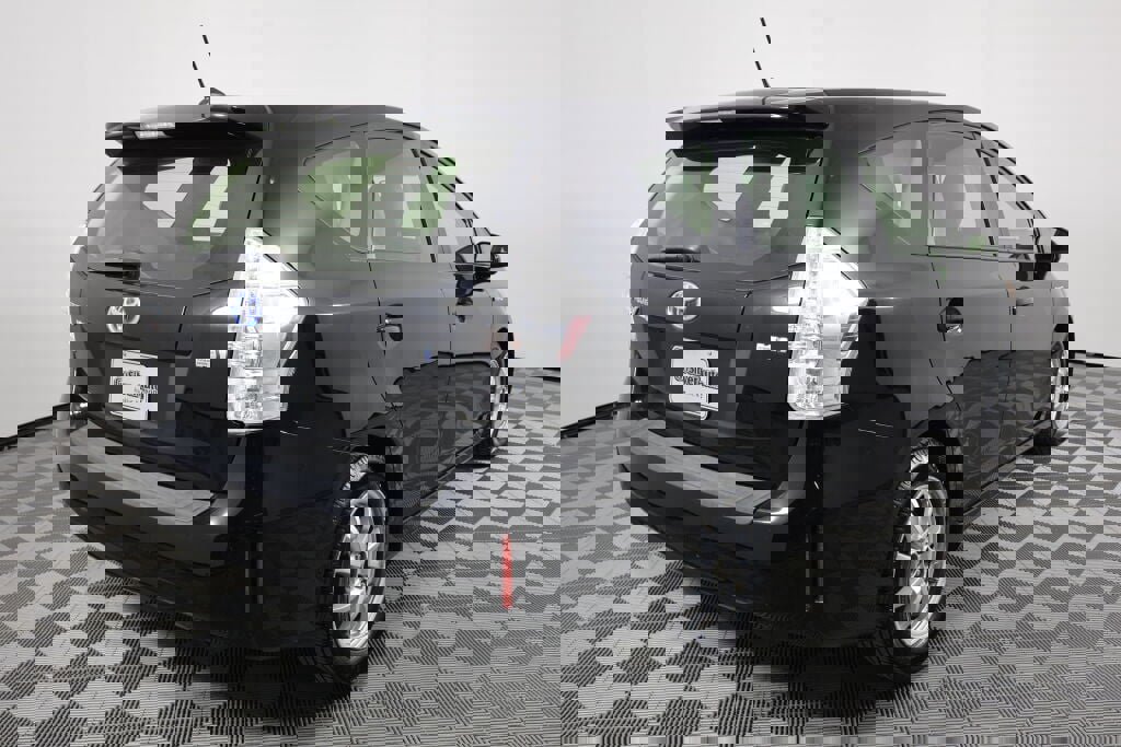 Used 2014 Toyota Prius V Two image 3