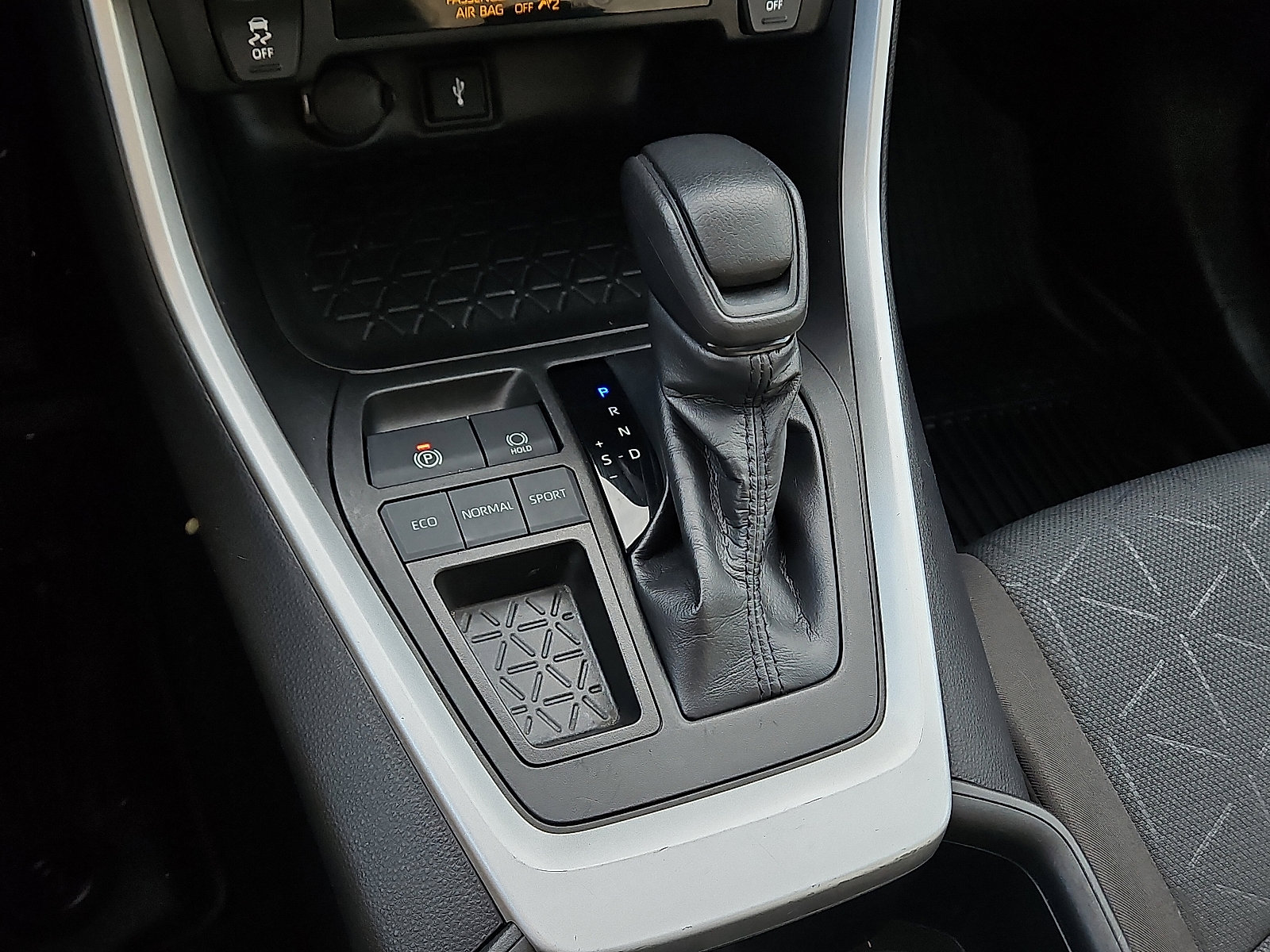 Used 2022 Toyota RAV4 XLE image 14