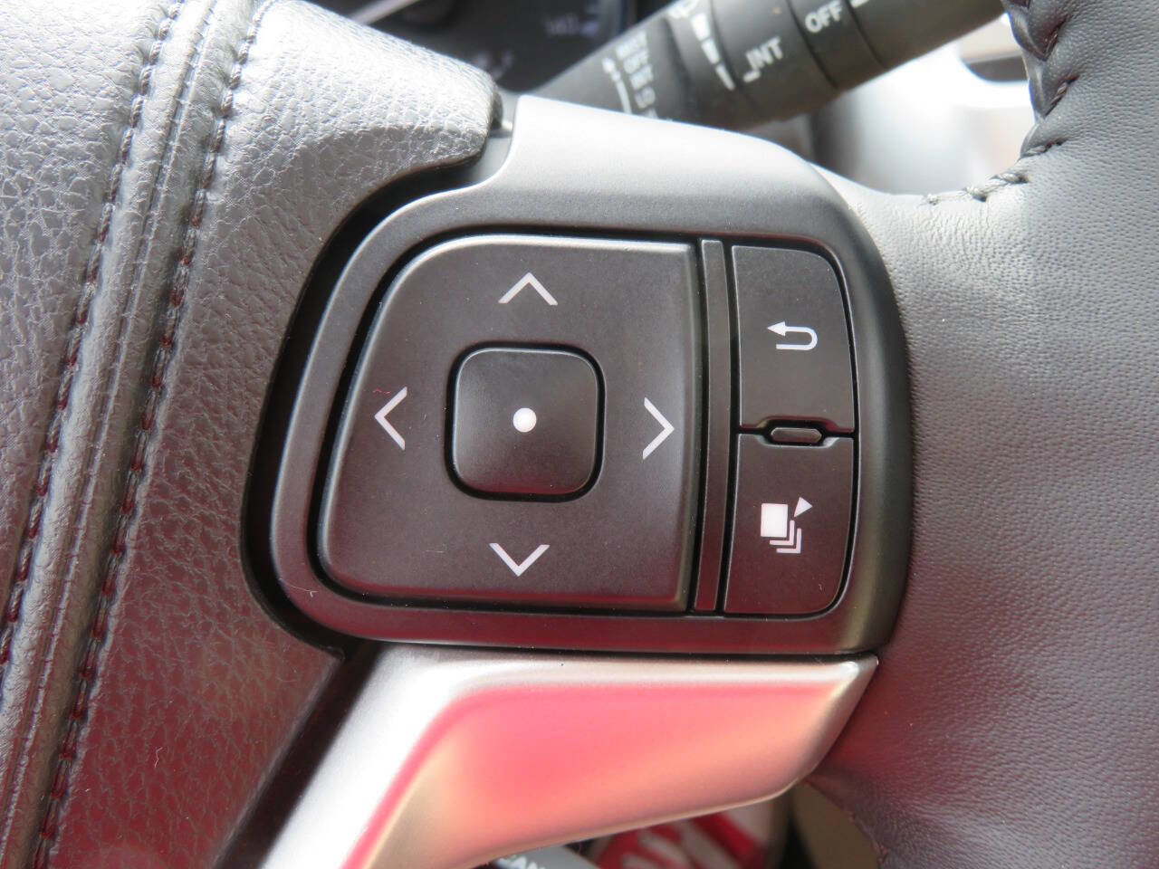 Used 2015 Toyota Highlander Limited image 19