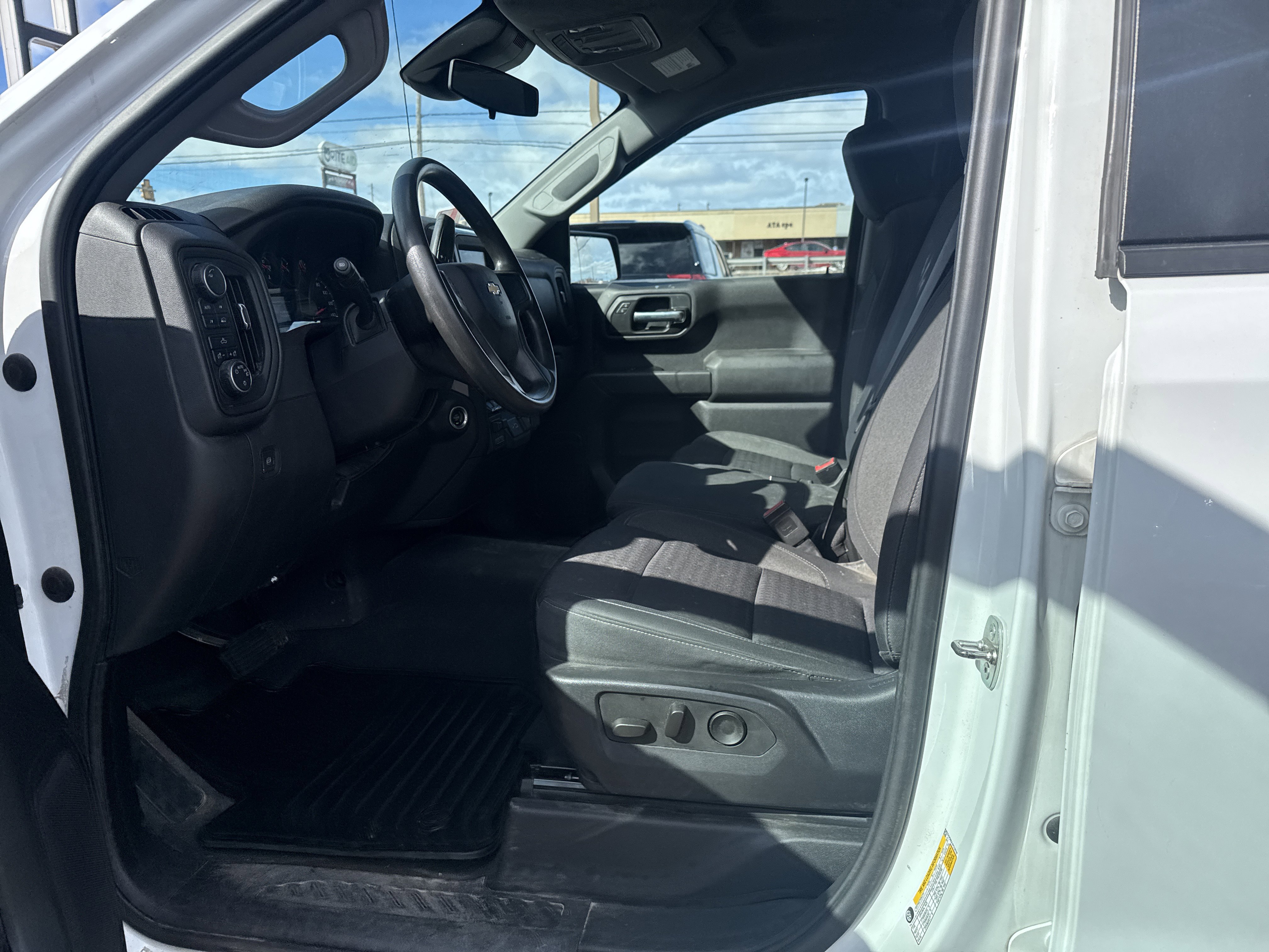 Used 2023 Chevrolet Silverado 1500 Custom image 12