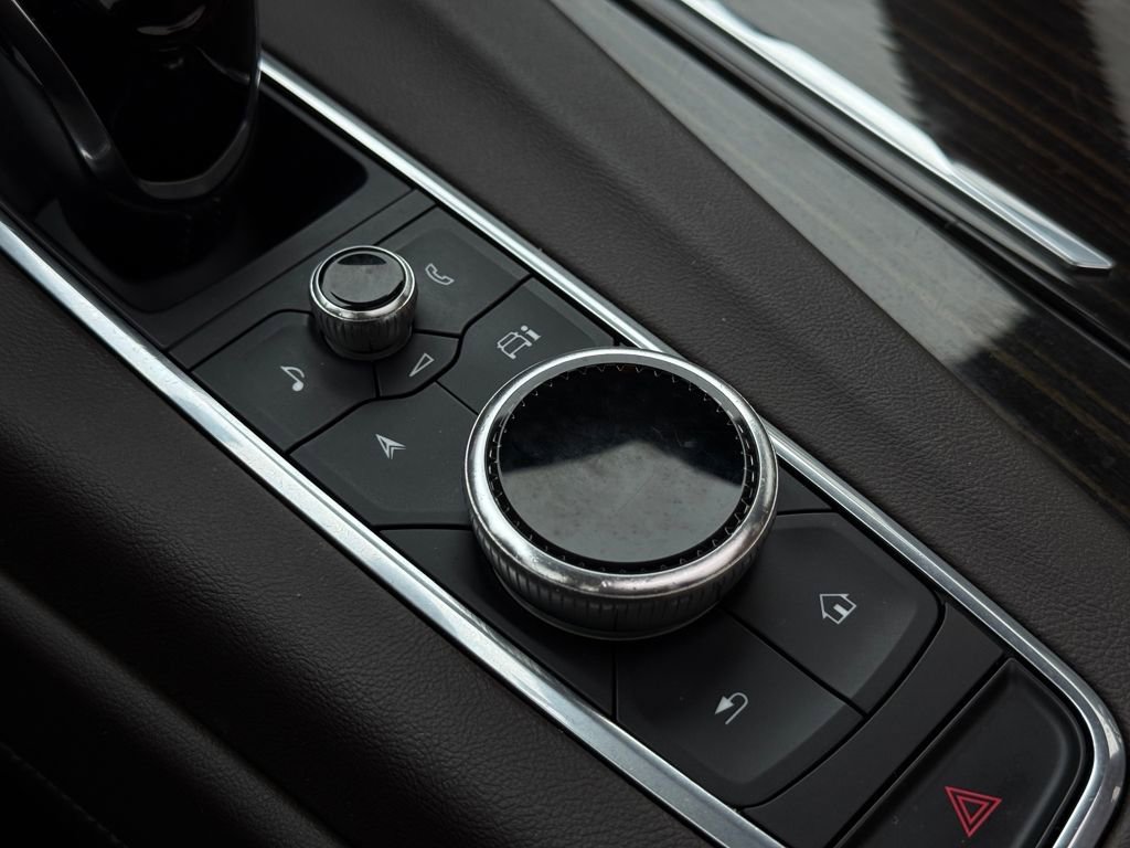 Used 2021 Cadillac Escalade Premium Luxury image 39