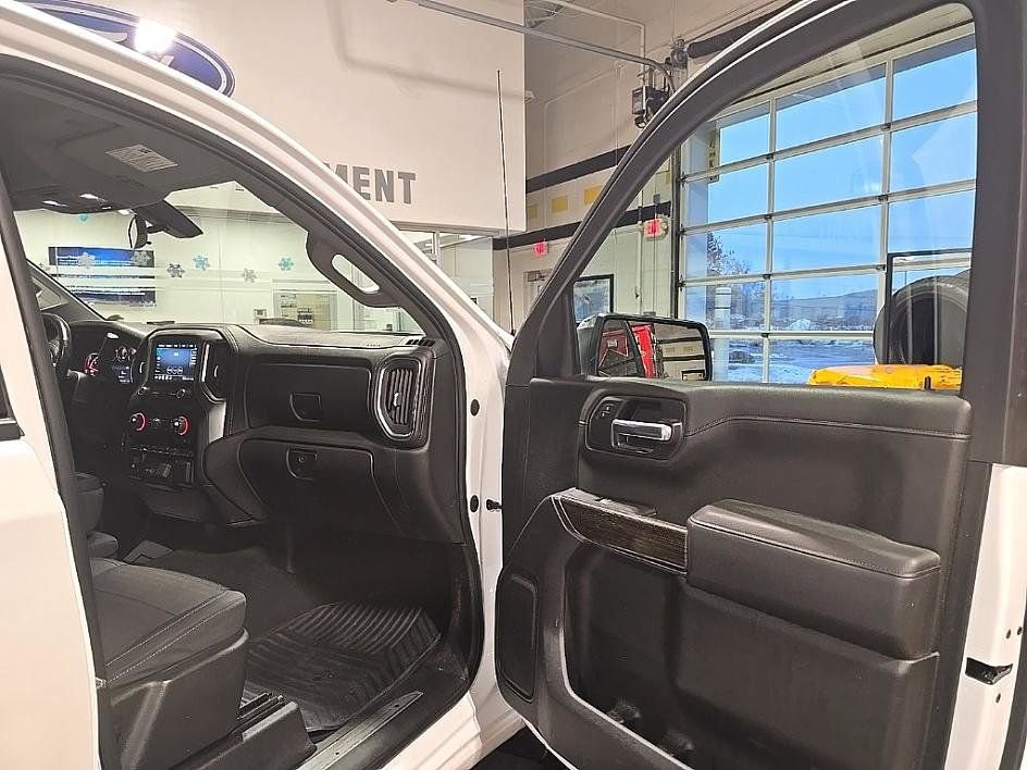 Used 2021 Chevrolet Silverado 1500 LT w/ Z71 Off-Road Package image 34