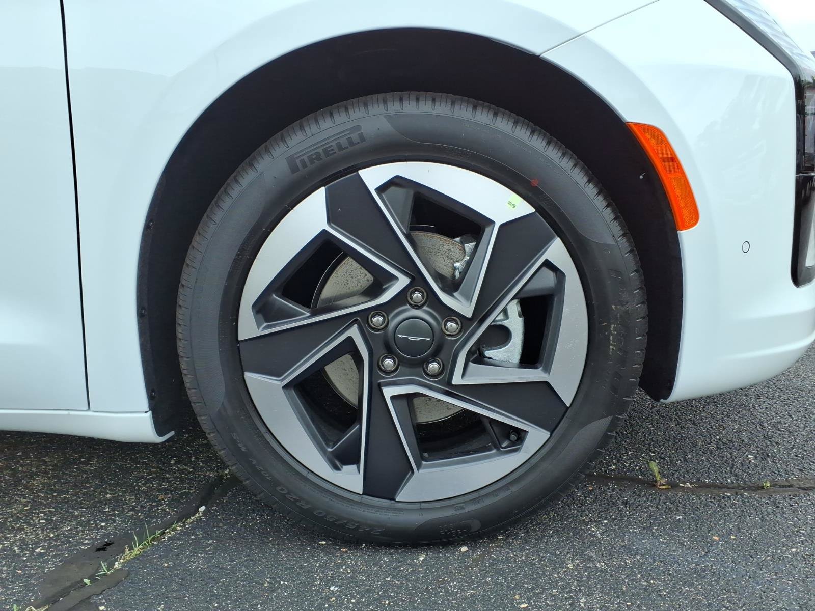 New 2027 Chrysler Pacifica Limited FWD image 9