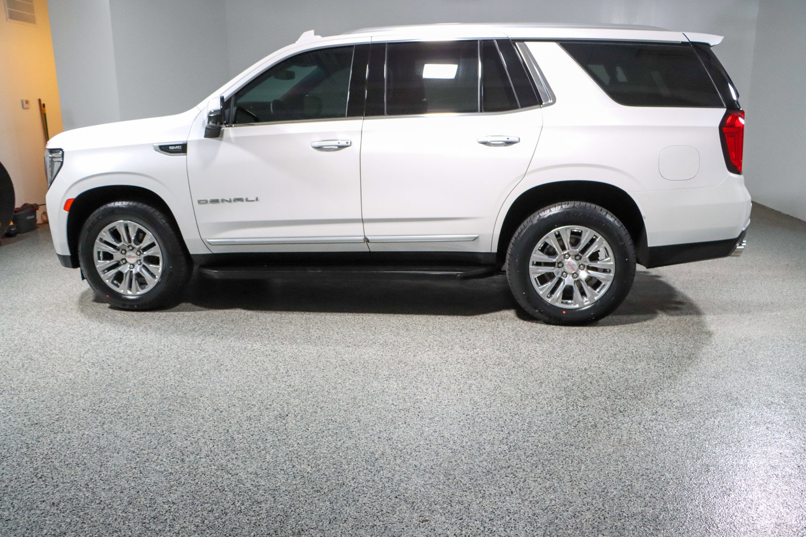 Used 2023 GMC Yukon Denali AWD/4WD image 10