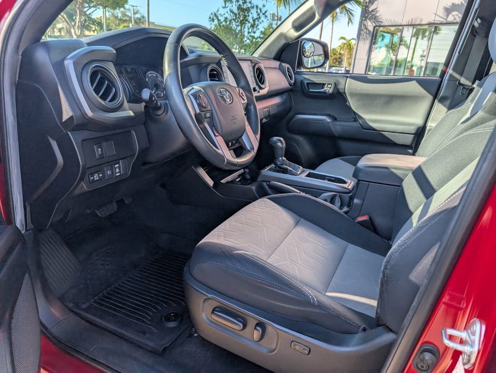 Used 2022 Toyota Tacoma TRD Sport image 11