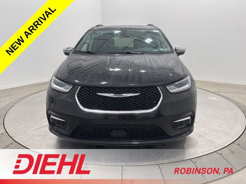 Used 2023 Chrysler Pacifica Limited w/ Uconnect Theater Family Group video 2