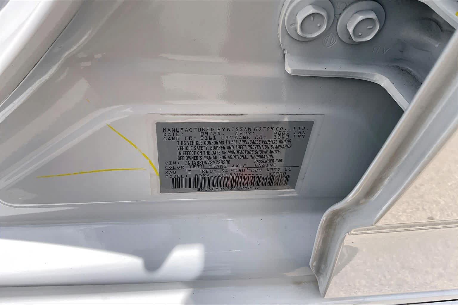 Used 2025 Nissan Sentra SR w/ SR Premium Package FWD image 35