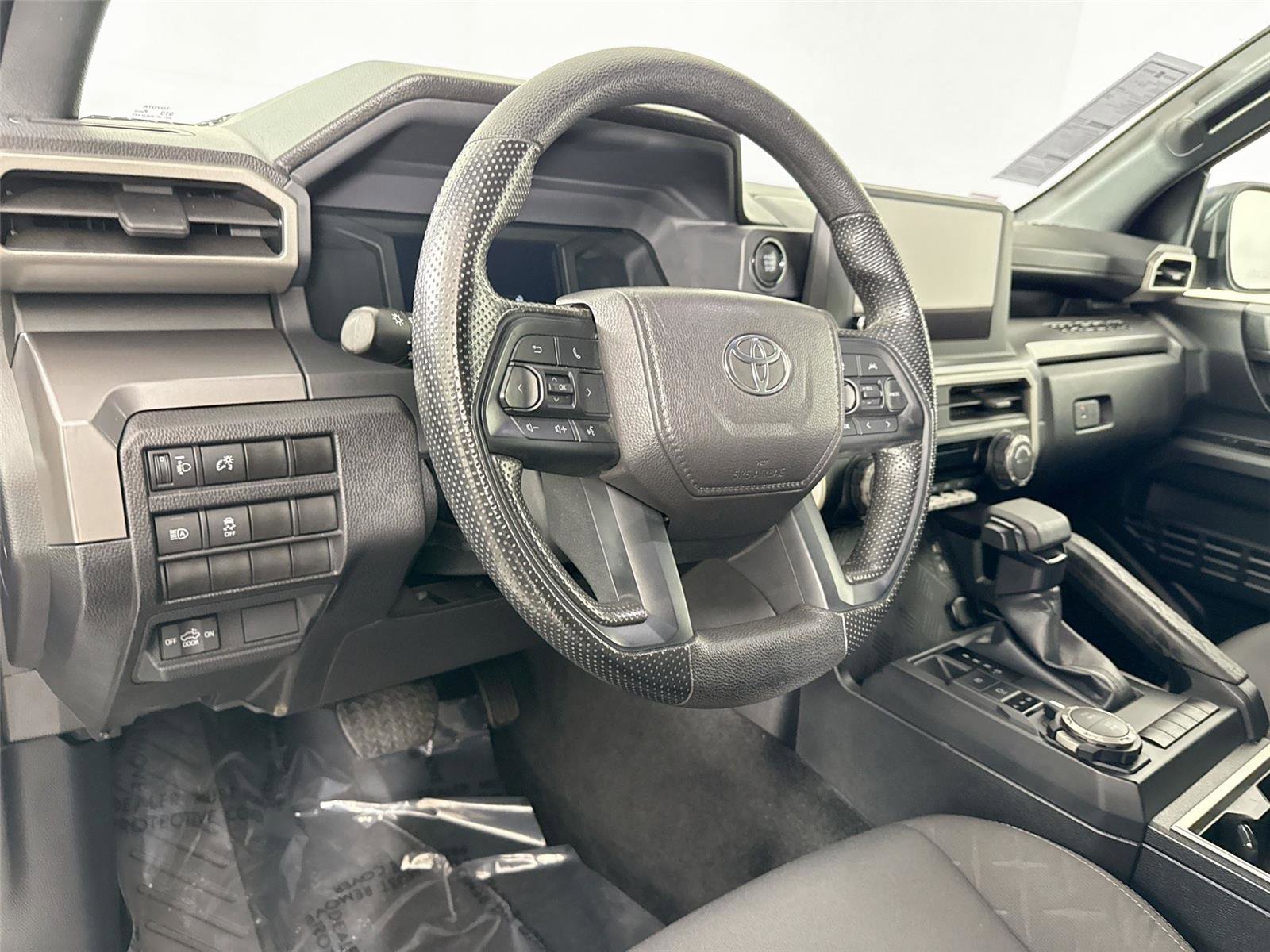 Certified 2024 Toyota Tacoma SR5 AWD/4WD image 4