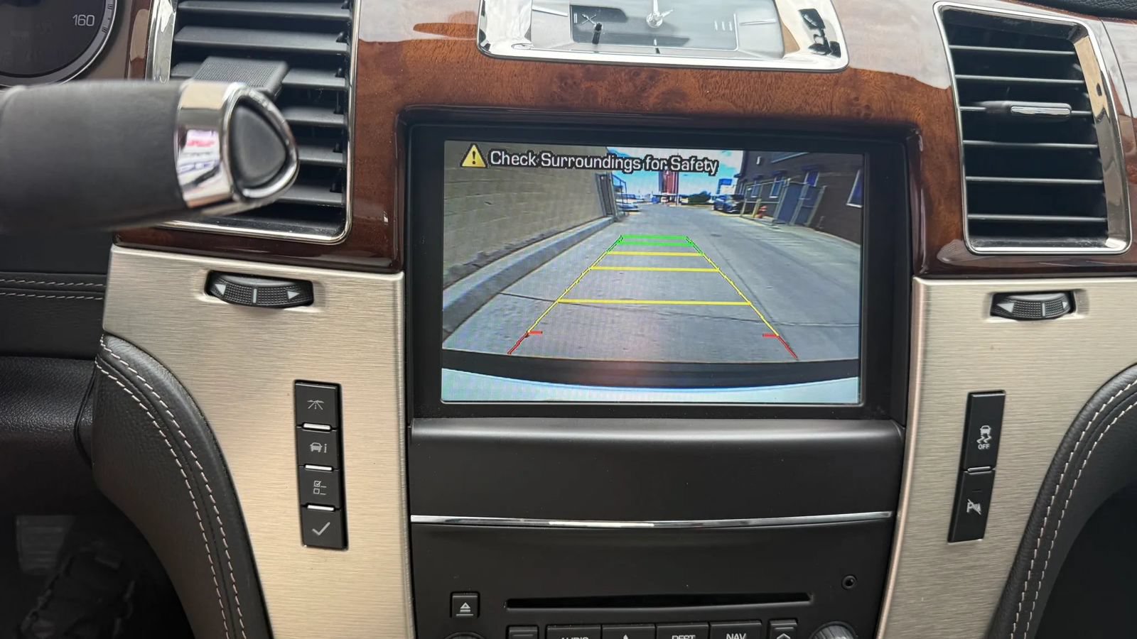 Used 2012 Cadillac Escalade Platinum AWD/4WD image 22
