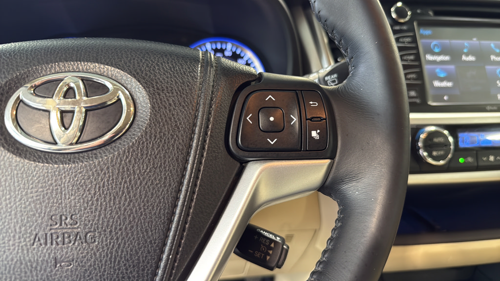 Used 2014 Toyota Highlander Limited AWD/4WD image 26