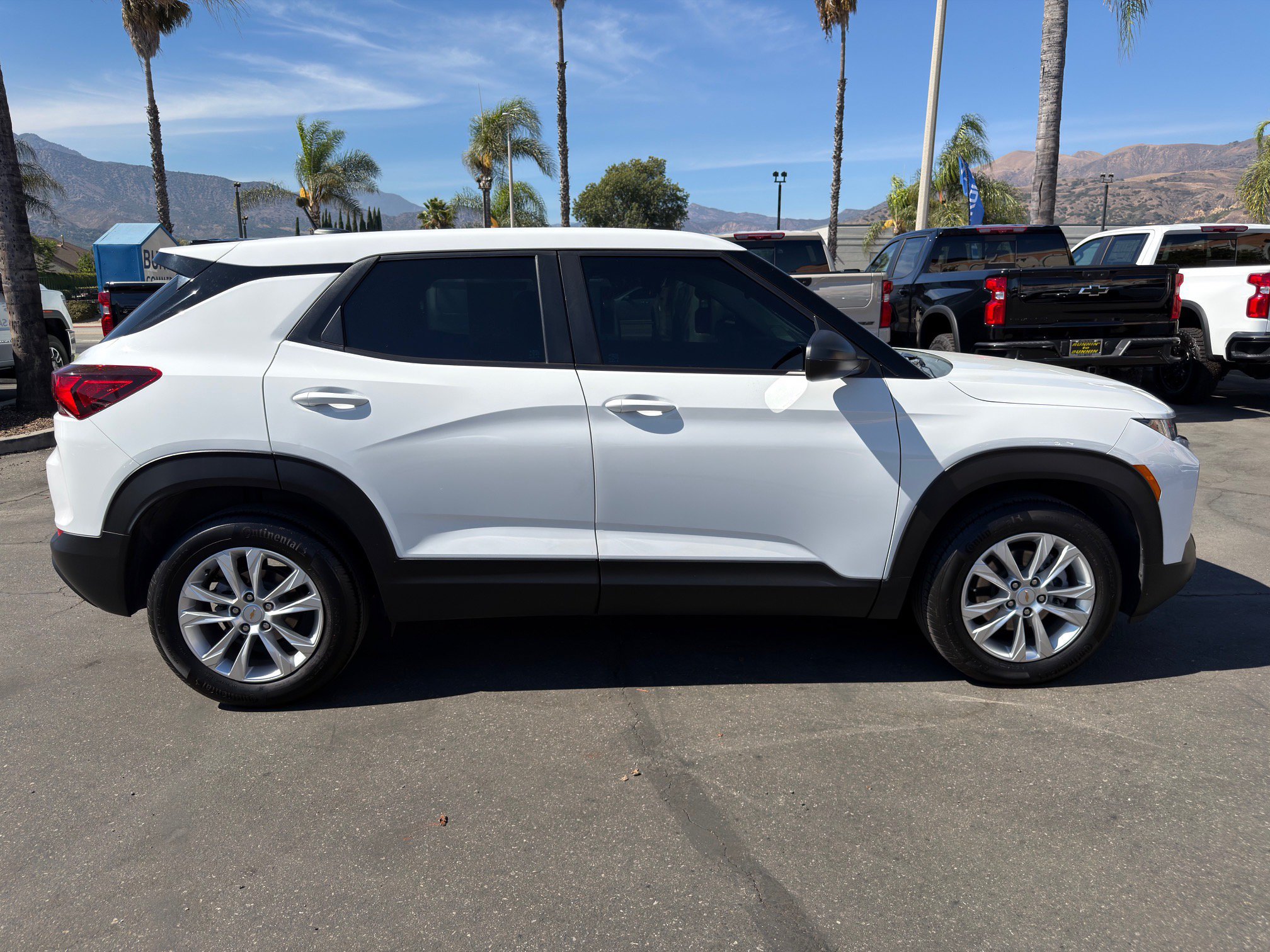 Used 2023 Chevrolet TrailBlazer LS FWD image 9