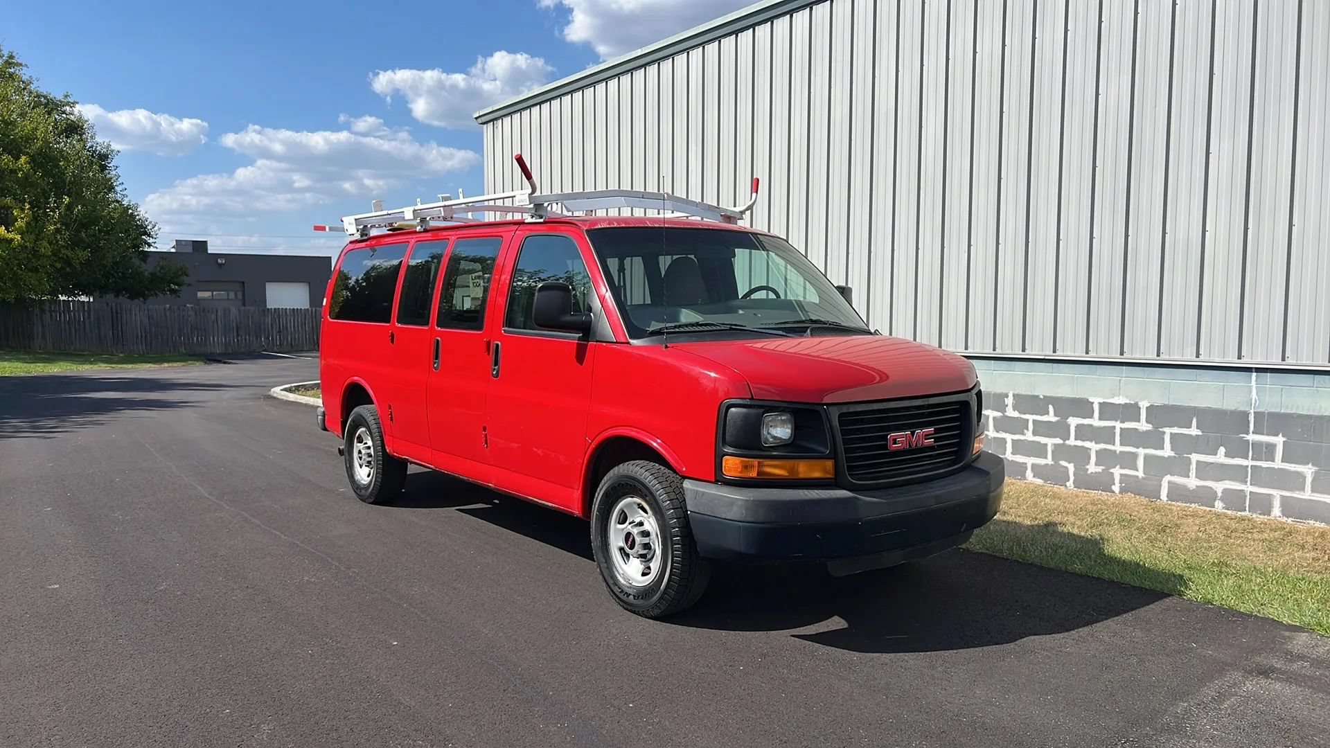Used 2014 GMC Savana 2500 RWD image 3