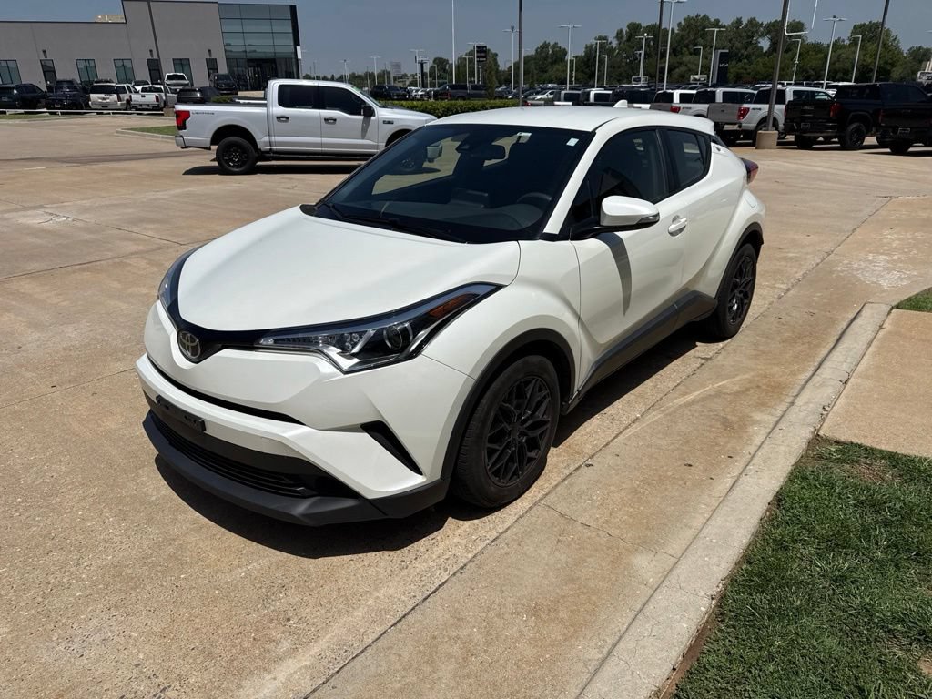 Used 2019 Toyota C-HR LE FWD image 3
