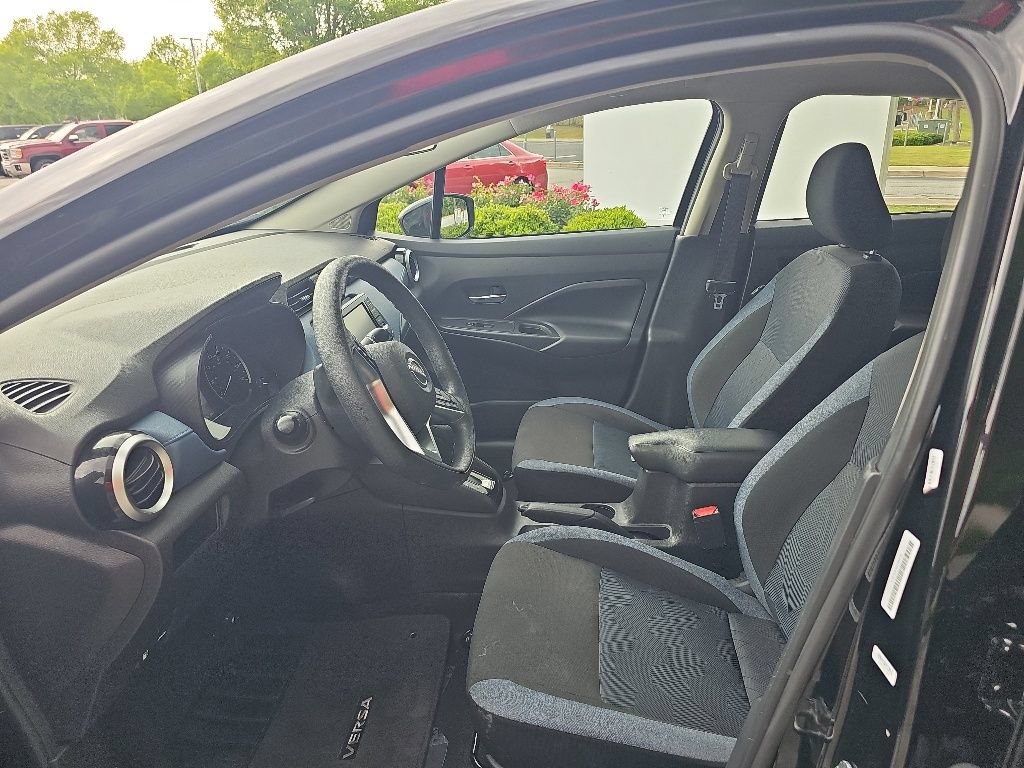 Used 2025 Nissan Versa SV FWD image 15