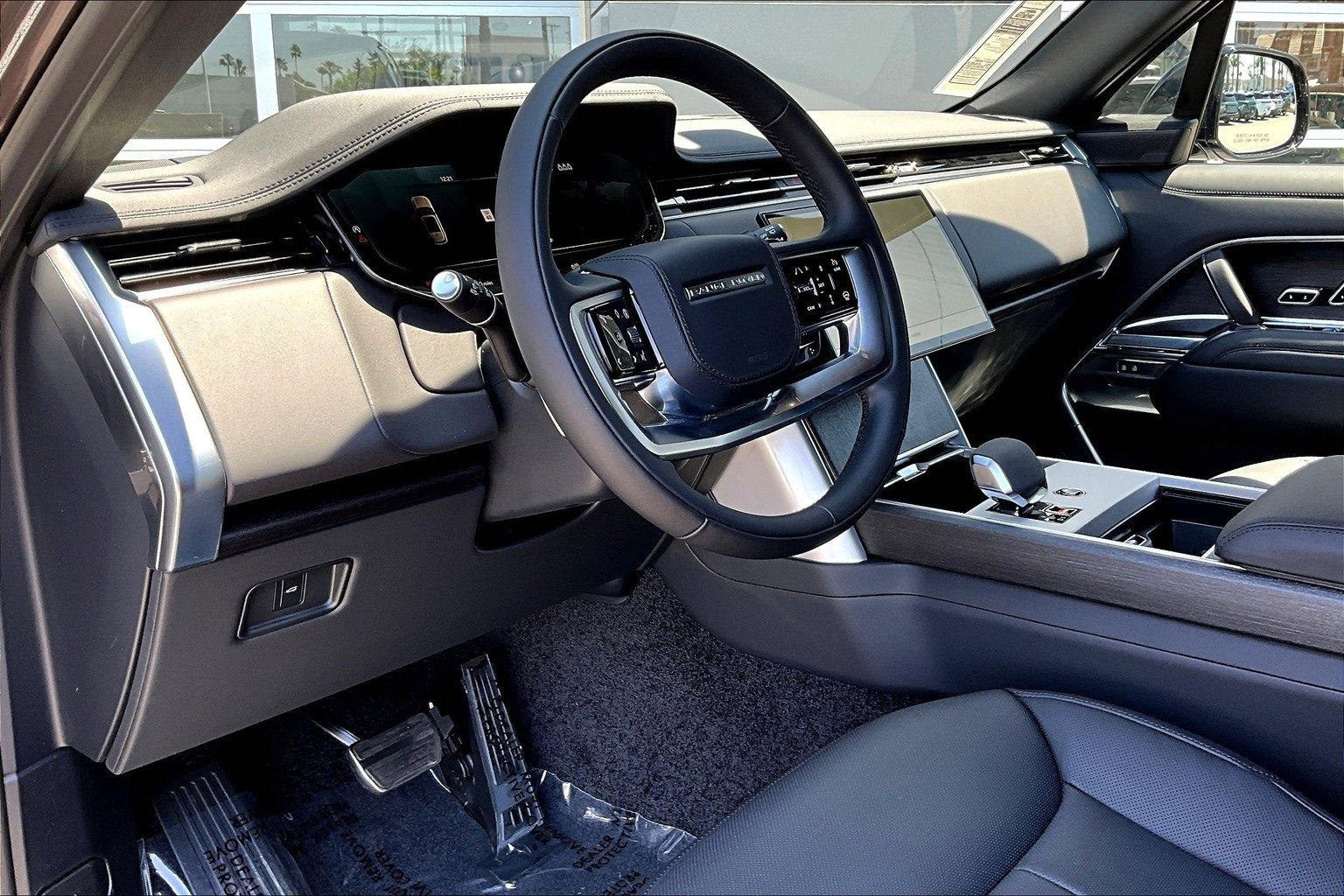 New 2025 Land Rover Range Rover SE image 6