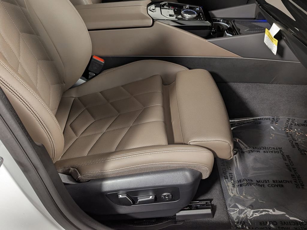 Used 2025 BMW 530i xDrive AWD/4WD image 28