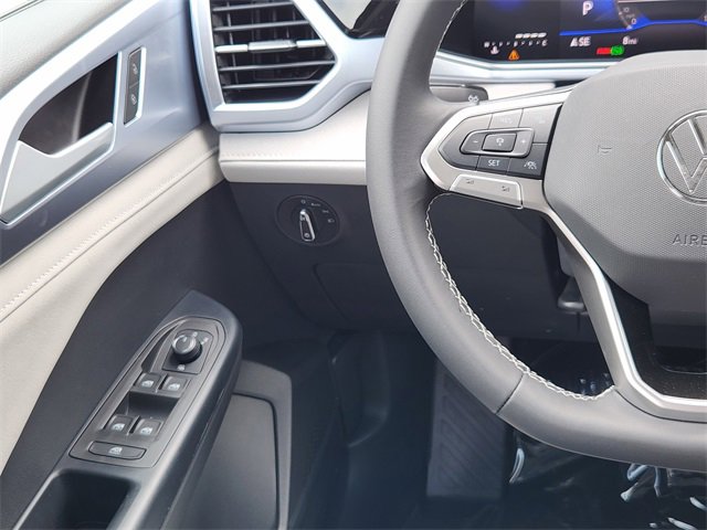 New 2025 Volkswagen Taos SE image 25