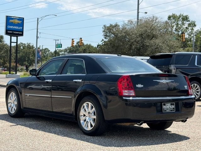 Used 2010 Chrysler 300 C RWD image 6