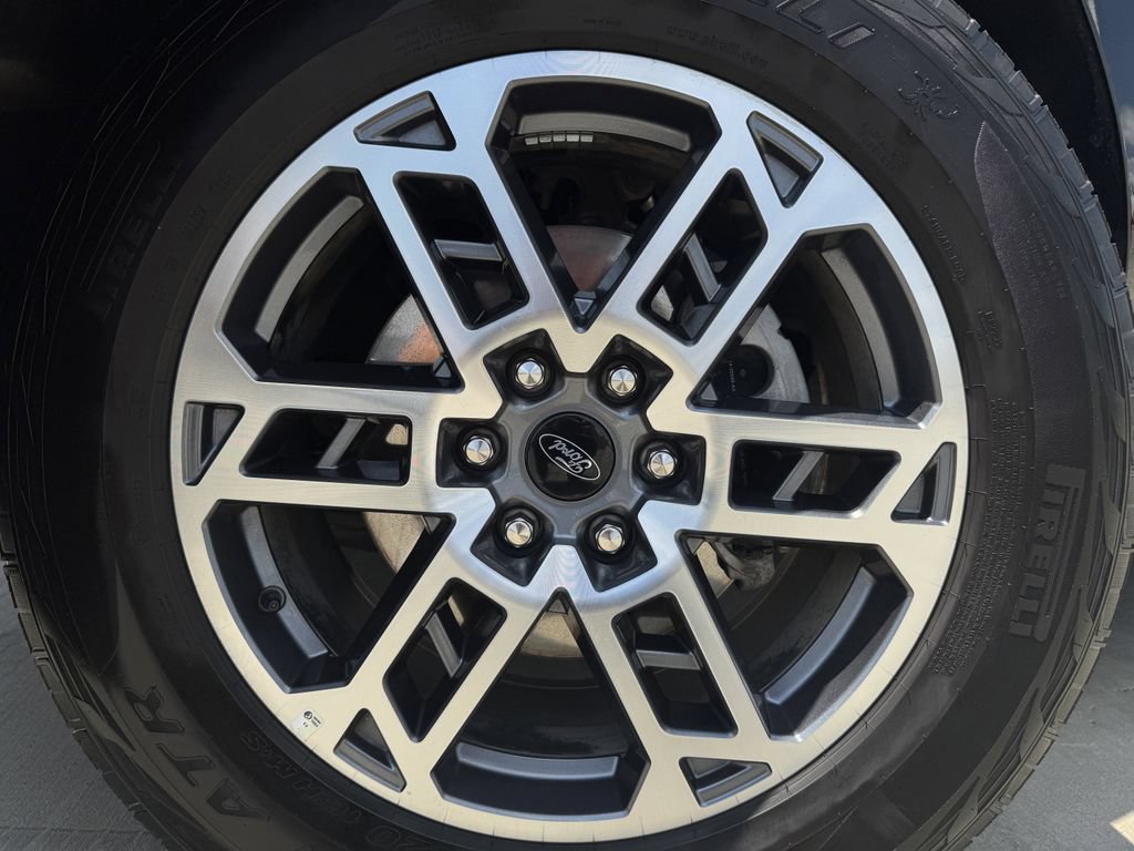 Used 2025 Ford Expedition Active AWD/4WD image 9