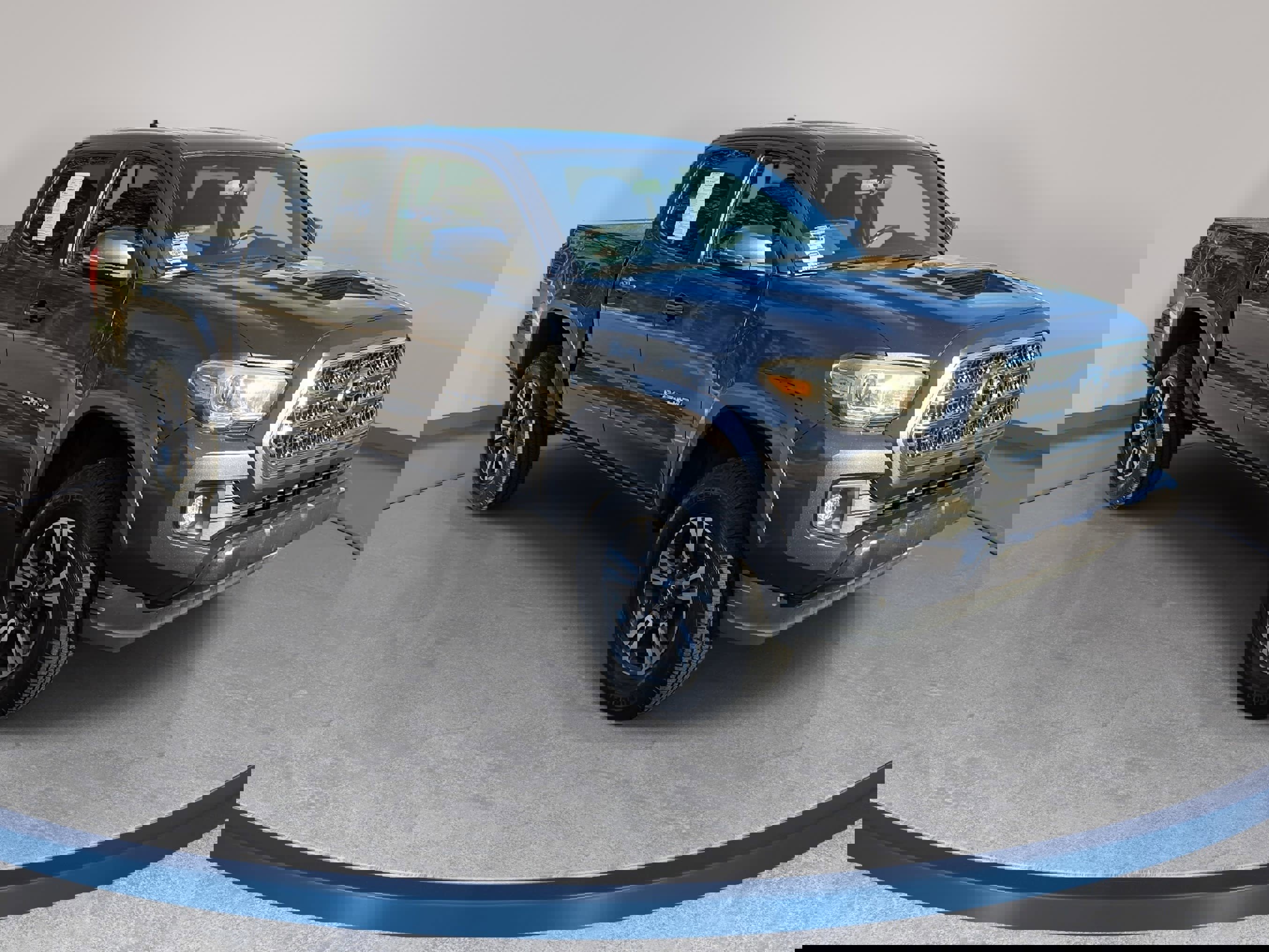 Used 2017 Toyota Tacoma TRD Sport image 3