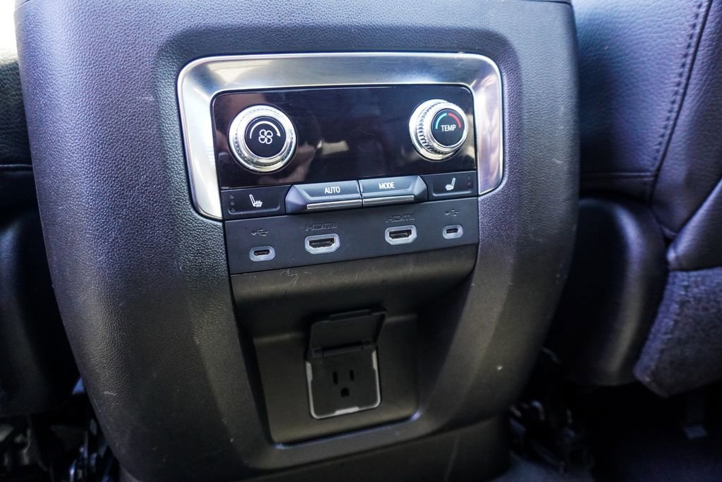 Used 2021 GMC Yukon Denali w/ Denali Premium Package image 11
