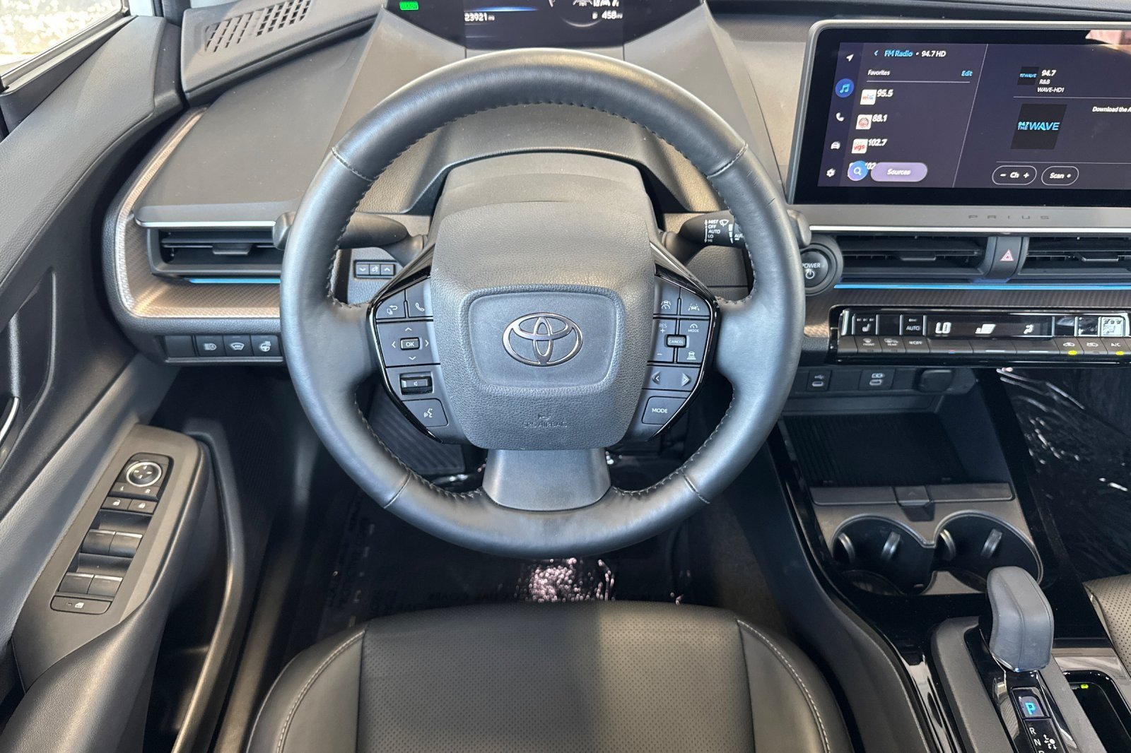 Certified 2025 Toyota Prius XLE FWD image 13