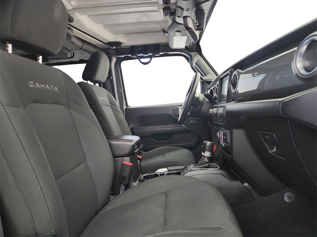 Used 2018 Jeep Wrangler Unlimited Sahara w/ Uconnect 4C Nav & Sound Group image 24