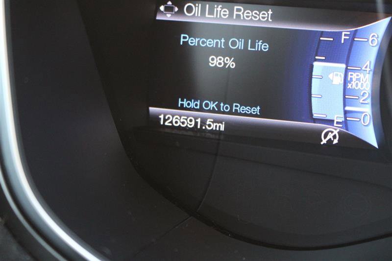 Used 2017 Ford Fusion SE w/ Fusion SE Technology Package image 12