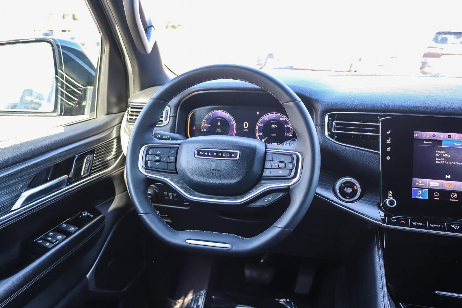 Used 2024 Jeep Wagoneer L Series II RWD image 13