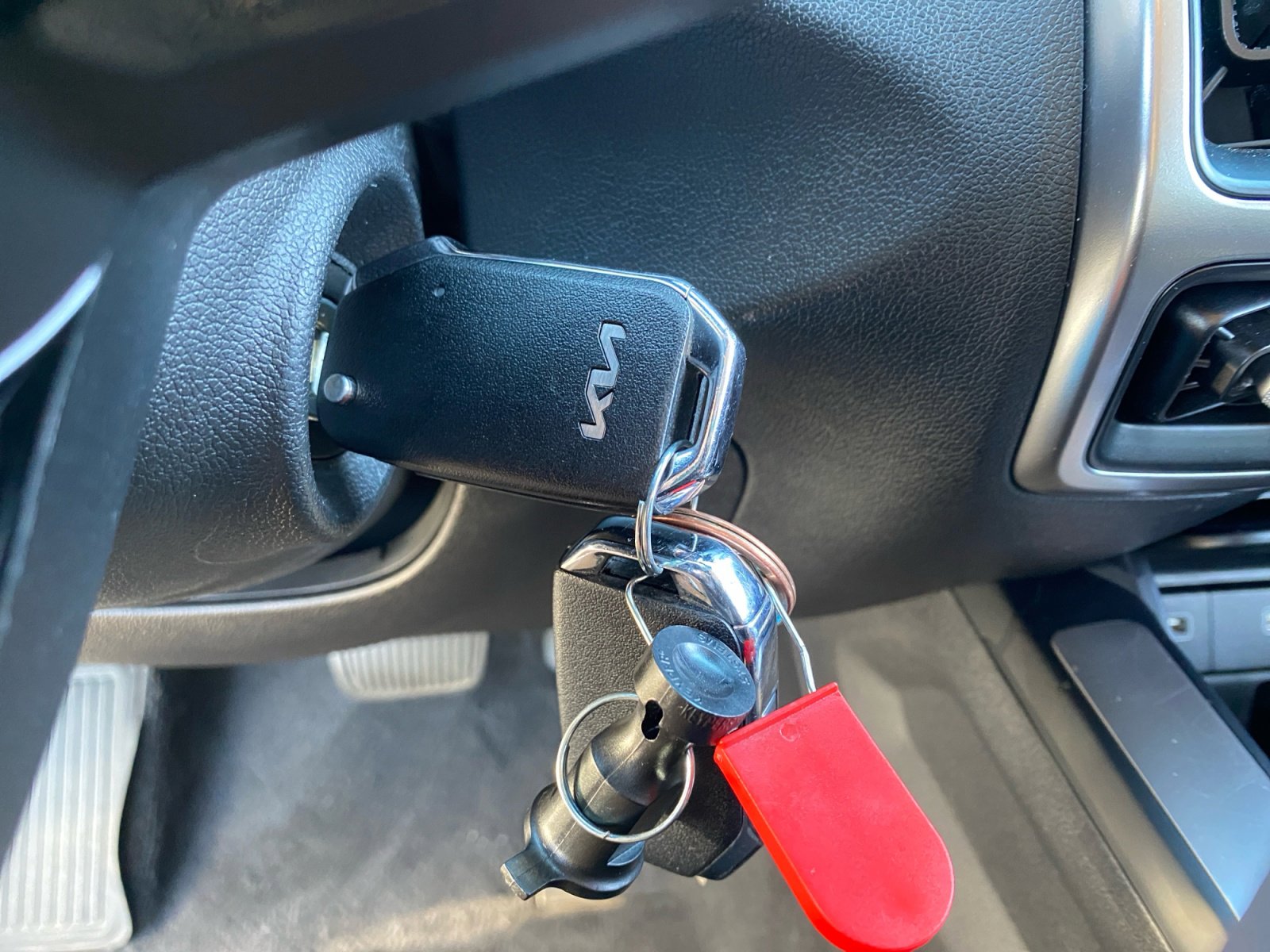 Used 2022 Kia Sorento LX image 28