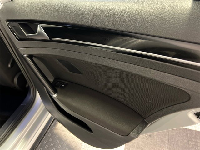 Used 2017 Volkswagen Golf S image 13