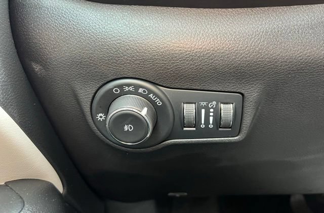 Certified 2023 Jeep Compass Limited w/ Elite Group AWD/4WD image 12