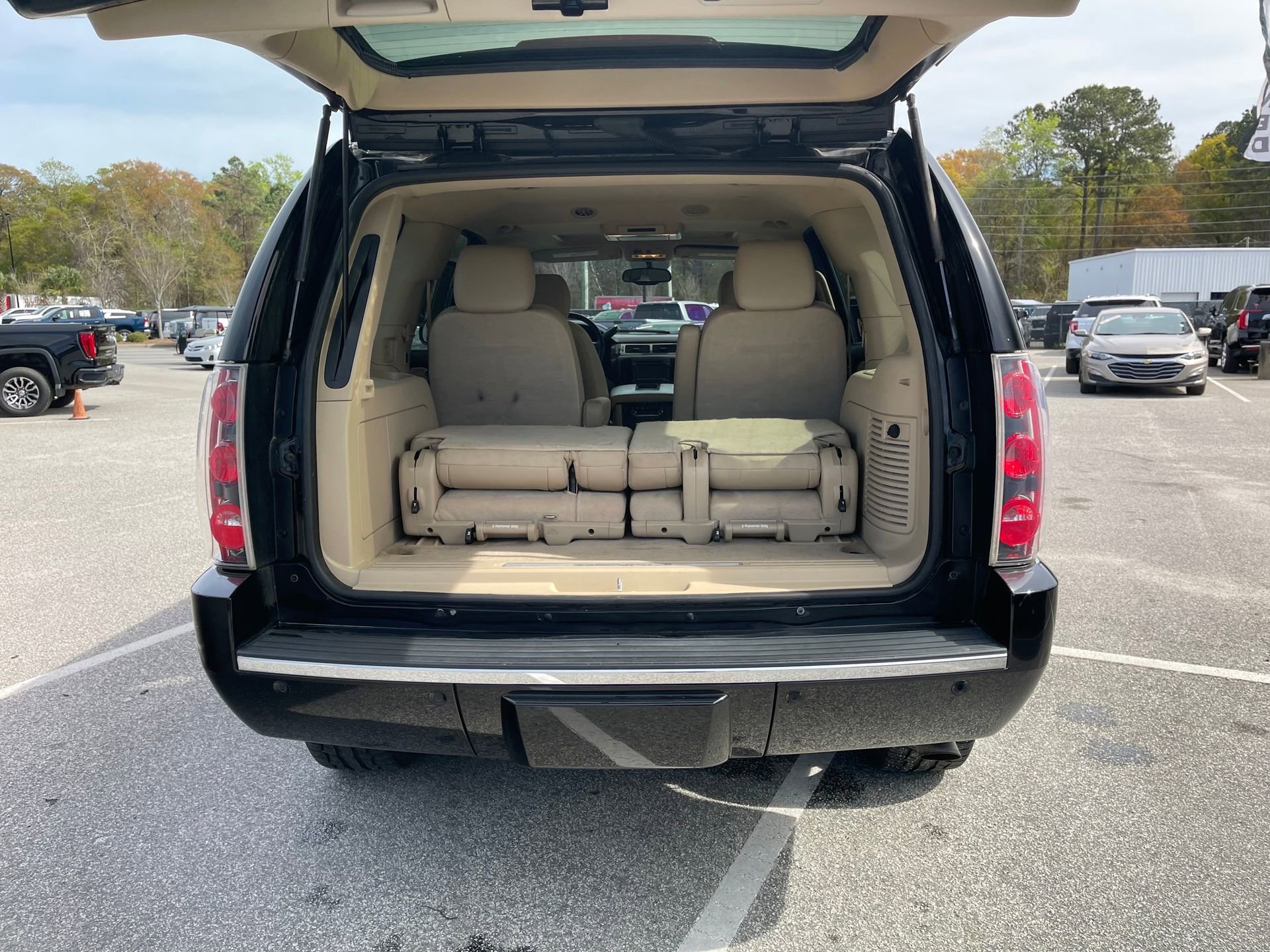 Used 2013 GMC Yukon Denali image 26