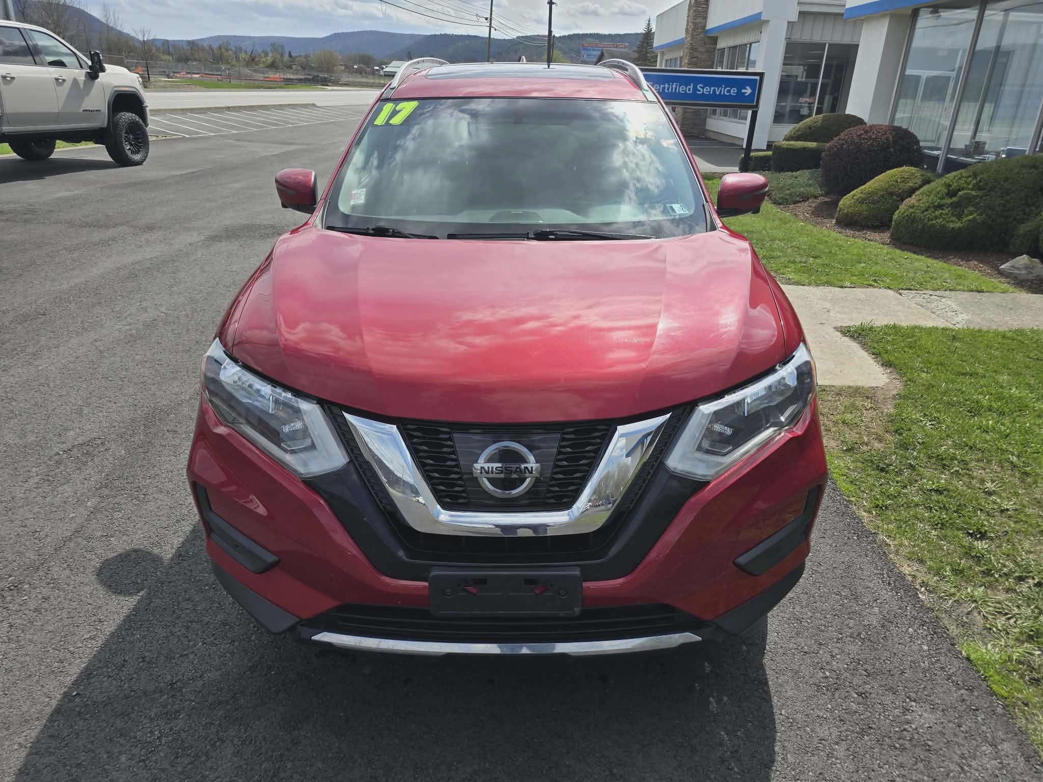 Used 2017 Nissan Rogue SV w/ Sun & Sound Touring Package image 8