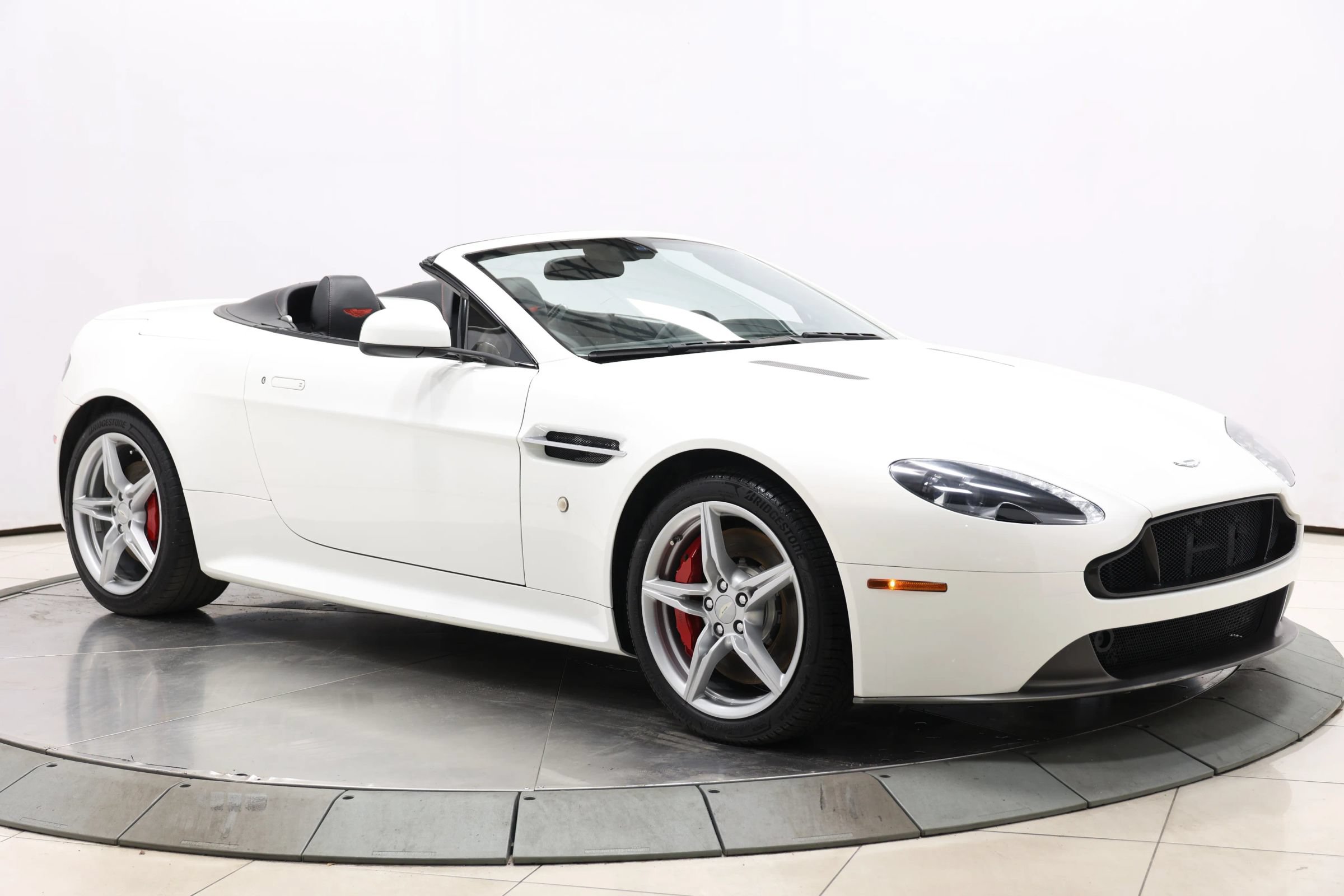 Used 2016 Aston Martin V8 Vantage GT RWD image 73