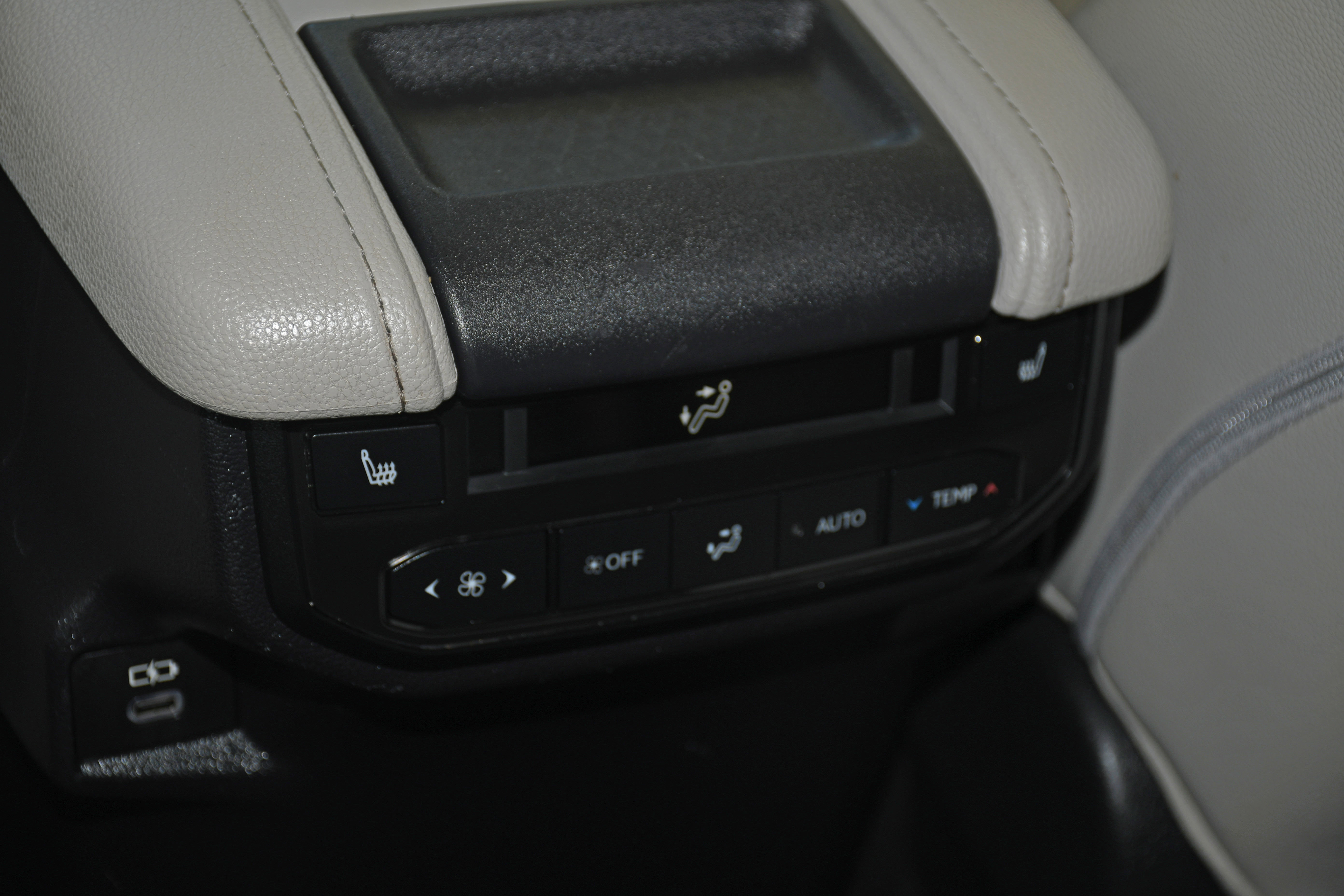 Used 2024 Toyota Grand Highlander Limited image 19