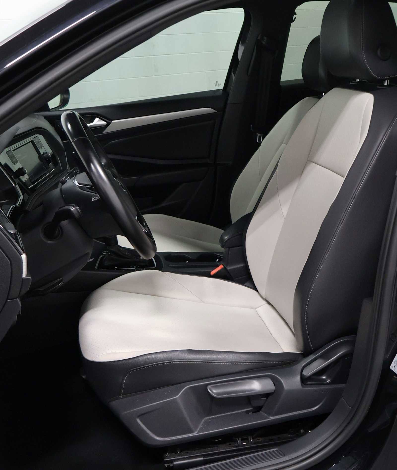 Used 2020 Volkswagen Jetta R-Line FWD image 5