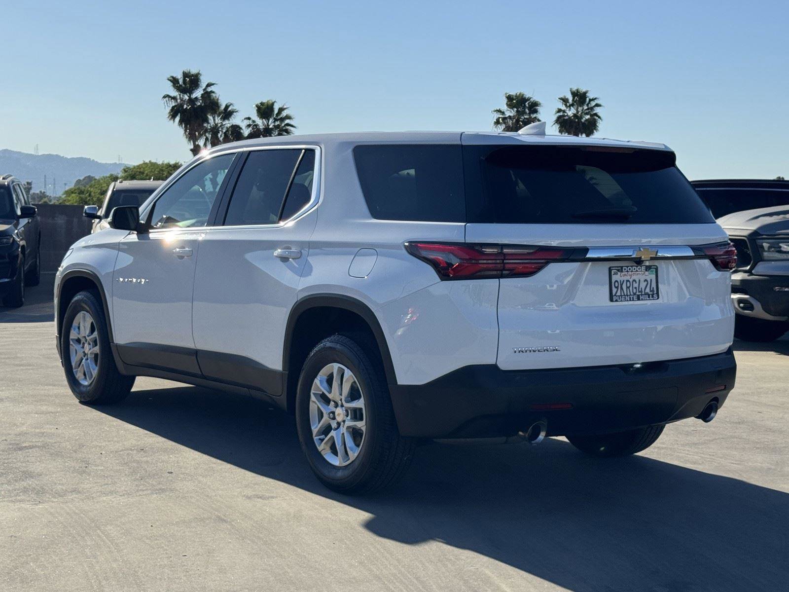 Used 2023 Chevrolet Traverse LS w/ Safety Package image 4