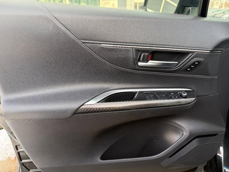 Used 2021 Toyota Venza XLE image 19