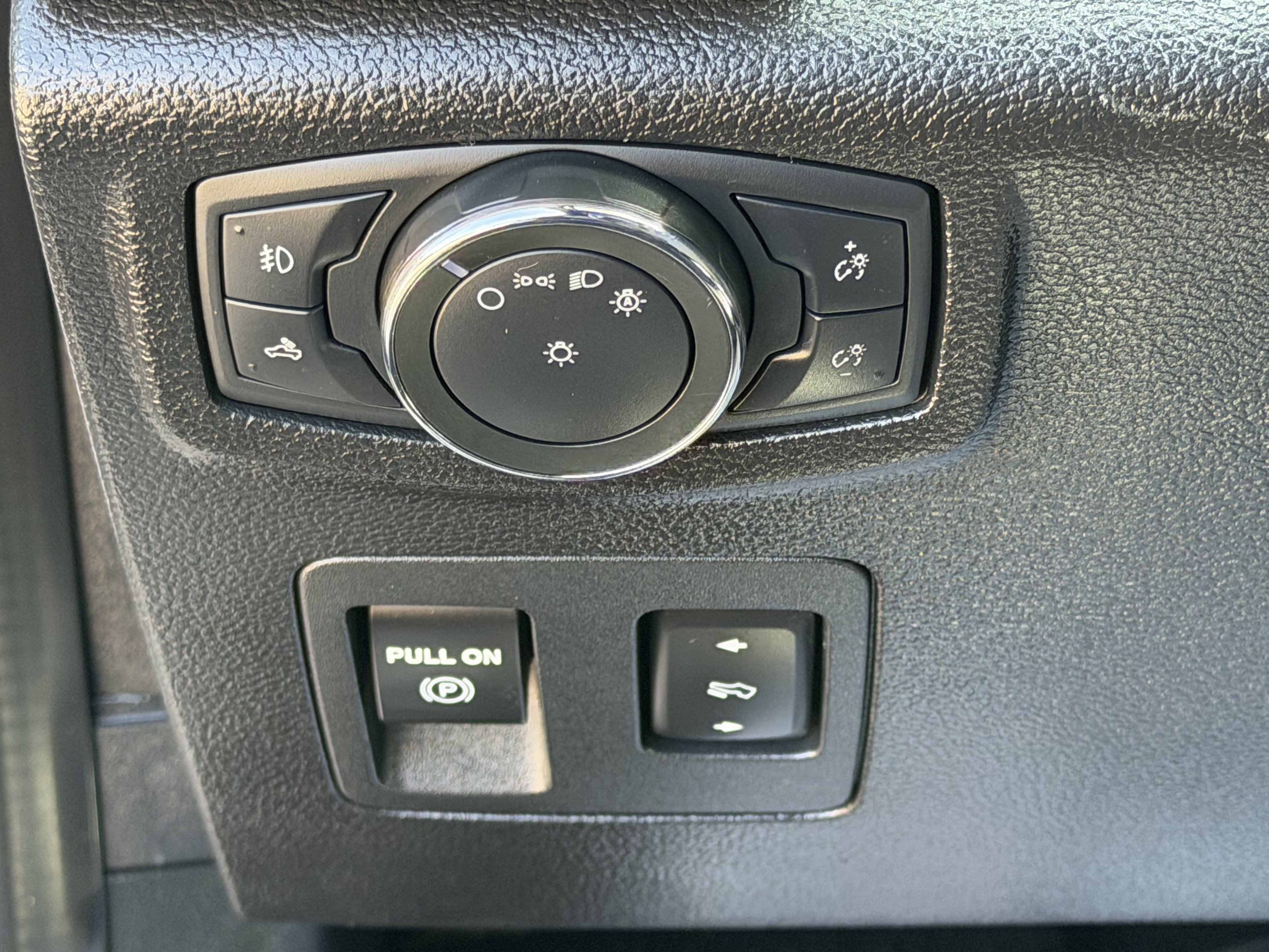 Used 2019 Ford F150 Platinum w/ Equipment Group 701A Luxury AWD/4WD image 28