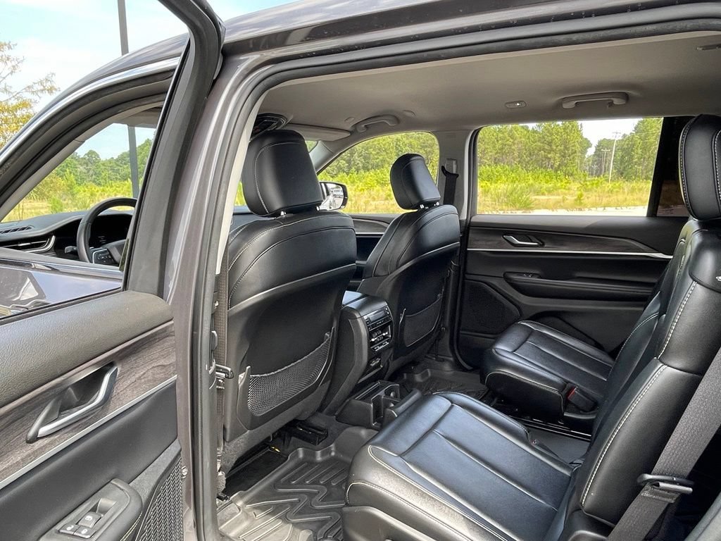 Used 2023 Jeep Grand Cherokee L Limited AWD/4WD image 37